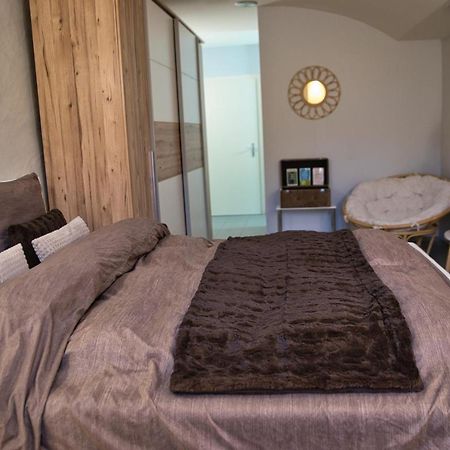 Chill Home : Appartement Cocooning Avec Jacuzzi Grandson ภายนอก รูปภาพ
