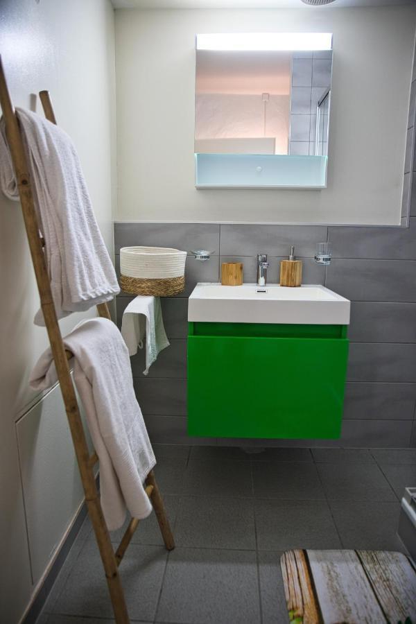 Chill Home : Appartement Cocooning Avec Jacuzzi Grandson ภายนอก รูปภาพ