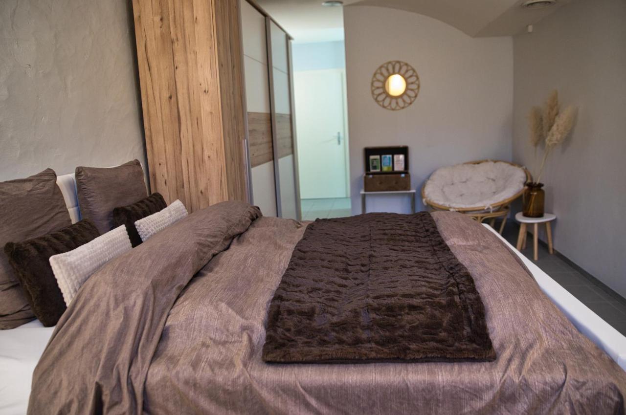 Chill Home : Appartement Cocooning Avec Jacuzzi Grandson ภายนอก รูปภาพ